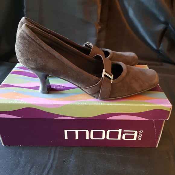 Shoes - Picture 3 of 4